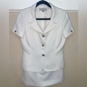 New Tahari White Short Sleeve Blazer suit jacket & skirt set size 6